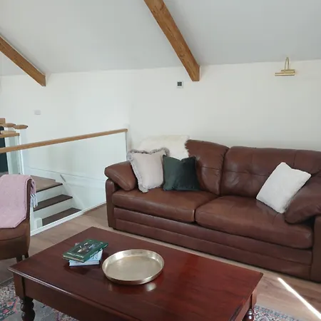 Westfield Barn * Кашел