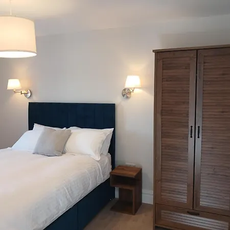 Westfield Barn شقة كاشيل