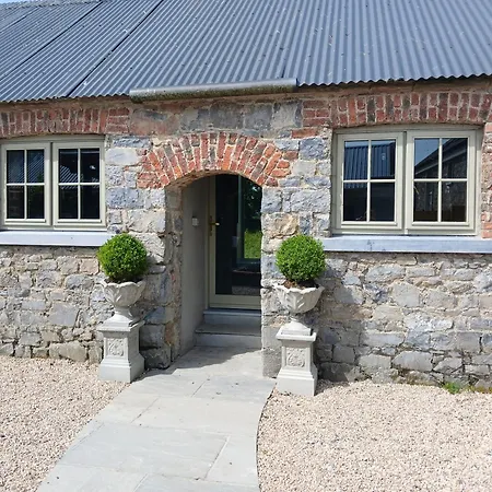 Апартаменты Westfield Barn *