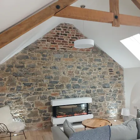 Апартаменты Westfield Barn *