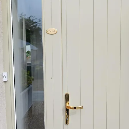 Апартаменты Westfield Barn